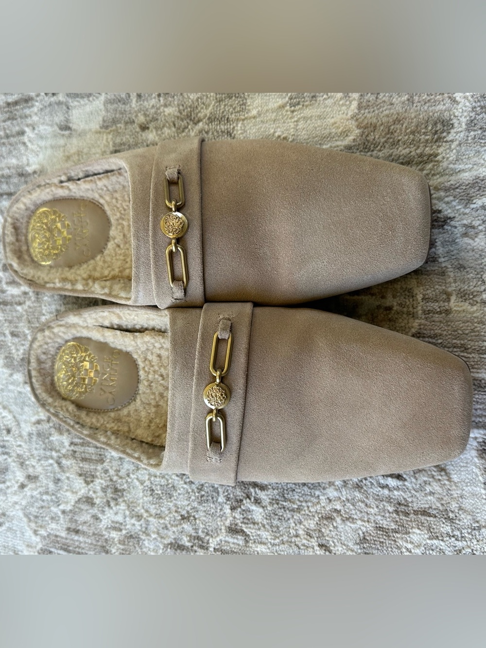 Vince Camuto NWOT Taupe Suede Shearling Gold Slip On Loafers (Mens 8/Womens 9.5) - Picture 4 of 11